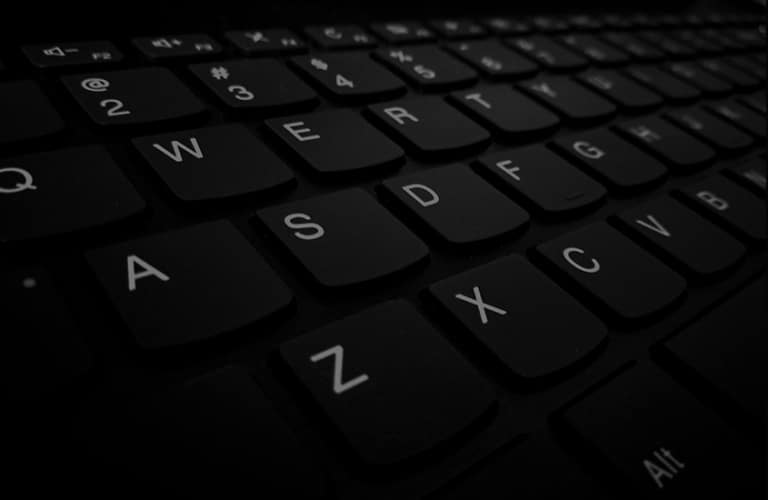 04 - El ensayo que oculta Rowland (teclado) novela Culpable de Keith W Rowland